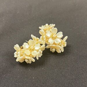 Elegant Floral Gold Earrings